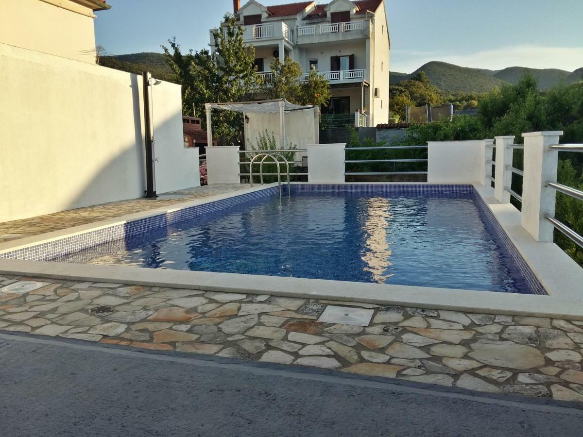 Fei Fei Apartments Račišće Eksteriør bilde